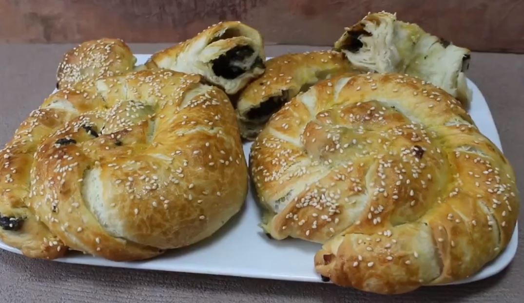 Oklava Kullanmadan Kolay El Açması  Ispanaklı Katmer Börek 