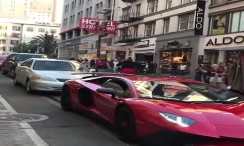 Lamborghini'nin Üzerine Basan Çocuğun Hazin Sonu