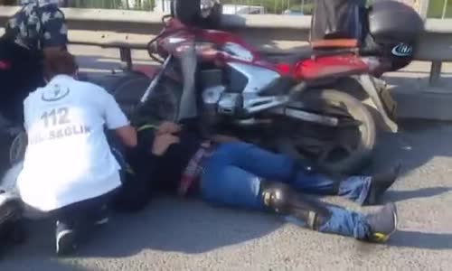 TEM Otoyolu’nda Motosiklet Polis Aracına Çarptı