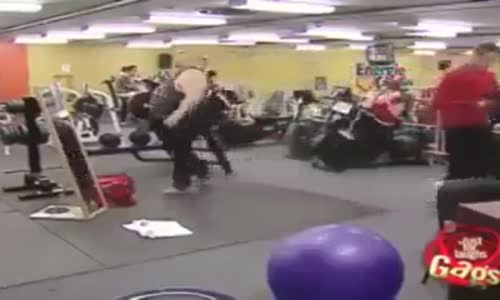 Gym de Kilolu bir Adam ve Şaka başlıyor..