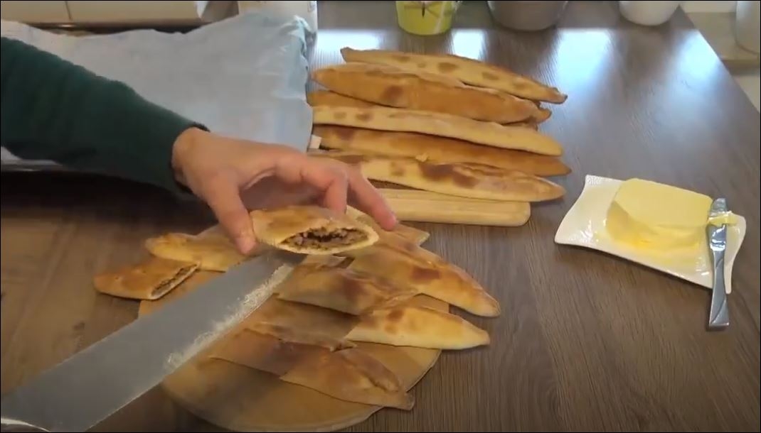 Kapalı Pide Tarifi (Kıymalı, Peynirli) 