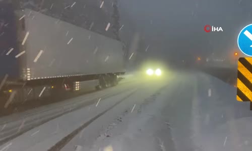 Bolu Dağı’nda Yoğun Kar Yağışı ve Sis Ulaşımı Olumsuz Etkiliyor