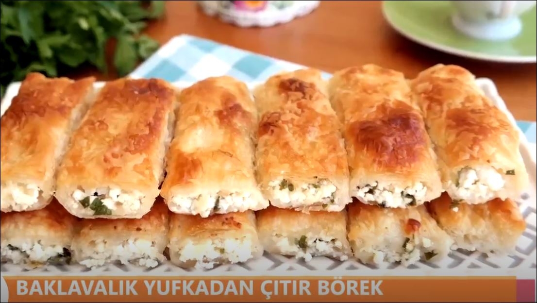 Baklavalık Yufkadan Peynirli Börek Tarifi 