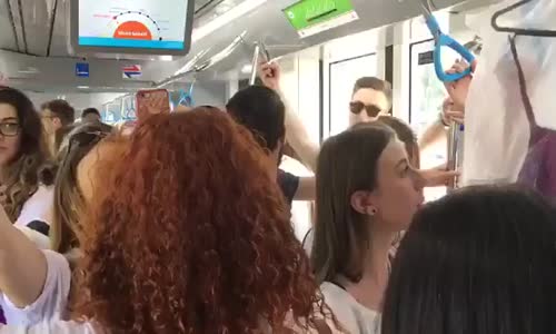 İzmir'de Bir Tramvayda Muhteşem Anlar- 'Fikrimden Geceler Yatabilmirem' 