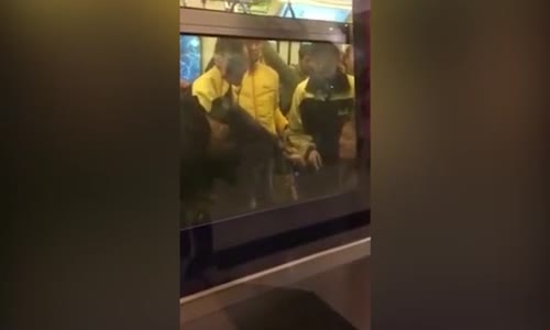 Metroda Kadınların Saç Baş Yolmalı Kavgası