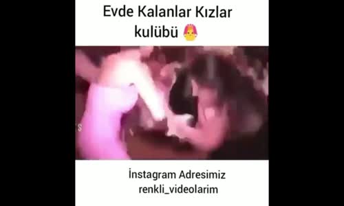 Evde Kalmış Kızların Çiçek Sevdası