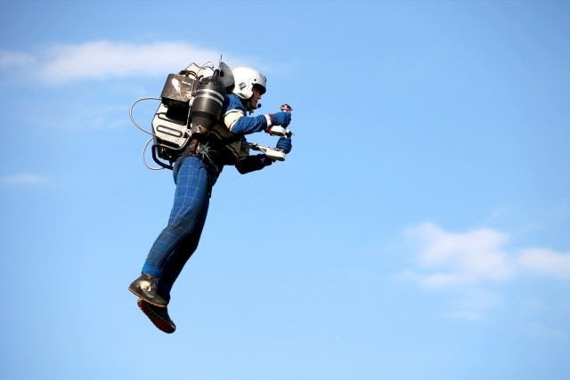 İnsanların Uçmasını Sağlayan JetPack'ler Önümüzdeki Yıl Satışa Çıkıyor