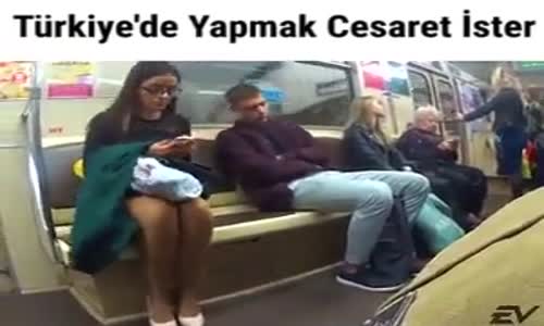 Hiç Tanımadığınız Birinin Omuzuna Başını  Yaslamak