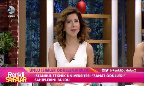 Ödül Gecesinde Serenay Sarıkaya Dikkatleri Yine Üzerine Çekti!!