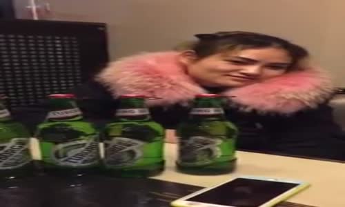 1 Dakikada 7 Tuborg İçen Kız