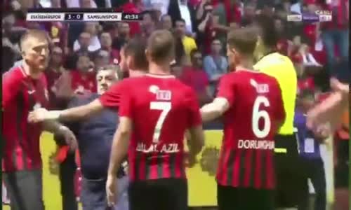 Eskişehirspor Teknik Direktörü Yılmaz Vural Oyuncusu Semih Güler'in Boğazını Sıktı