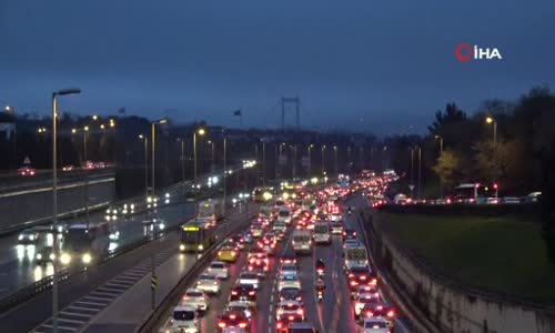 56 saatlik kısıtlama sonrası 15 Temmuz Şehitler Köprüsü'nde trafik yoğunluğu 