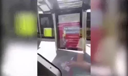 Metrobüsde Kusma Tehditli Kadın Kavgası