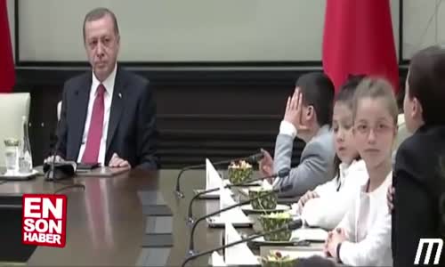 Erdoğan ağlayan şehit çocuğunu teselli etti