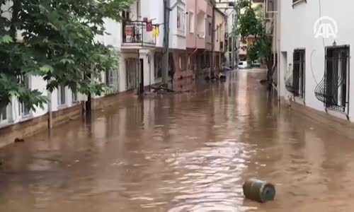 Bursa’da Sağanak Hayatı Olumsuz Etkiledi