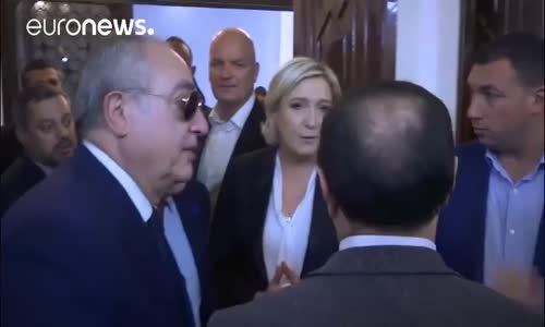 Le Pen'in Lübnan Ziyaretinde Başörtüsü Krizi 