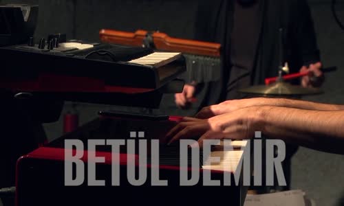 Betül Demir - Mıknatıs ( Akustik)