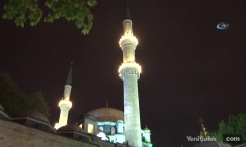 Eyüp Sultan Camii'nde Beraat Kandili Coşkusu