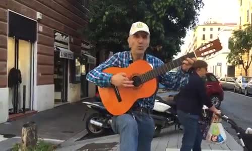 Tek Başına Bir Orkestraya Bedel Olan Adamdan Müthiş Gösteri 