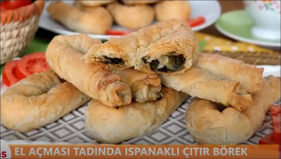 El Açması Tadında Ispanaklı Börek Tarifi