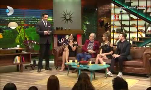 Montunu Üşüyen Köpeğe Vererek Gönüllere Fetheden Adama Beyaz Show'da Alkış Tufanı 