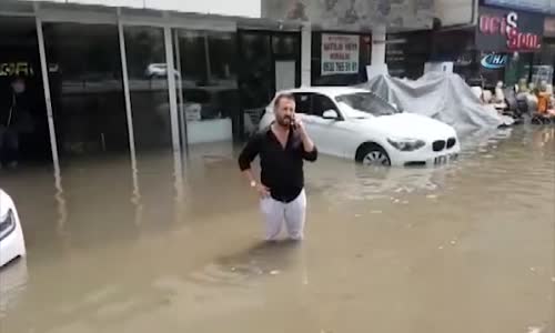 Başkent'te Sağanak Yağış Ve Dolu Su Baskınlarına Neden Oldu