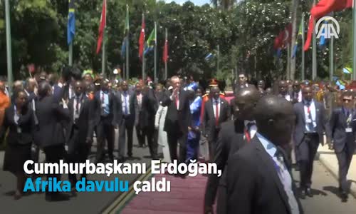 Cumhurbaşkanı Erdoğan, Afrika Davulu Çaldı 