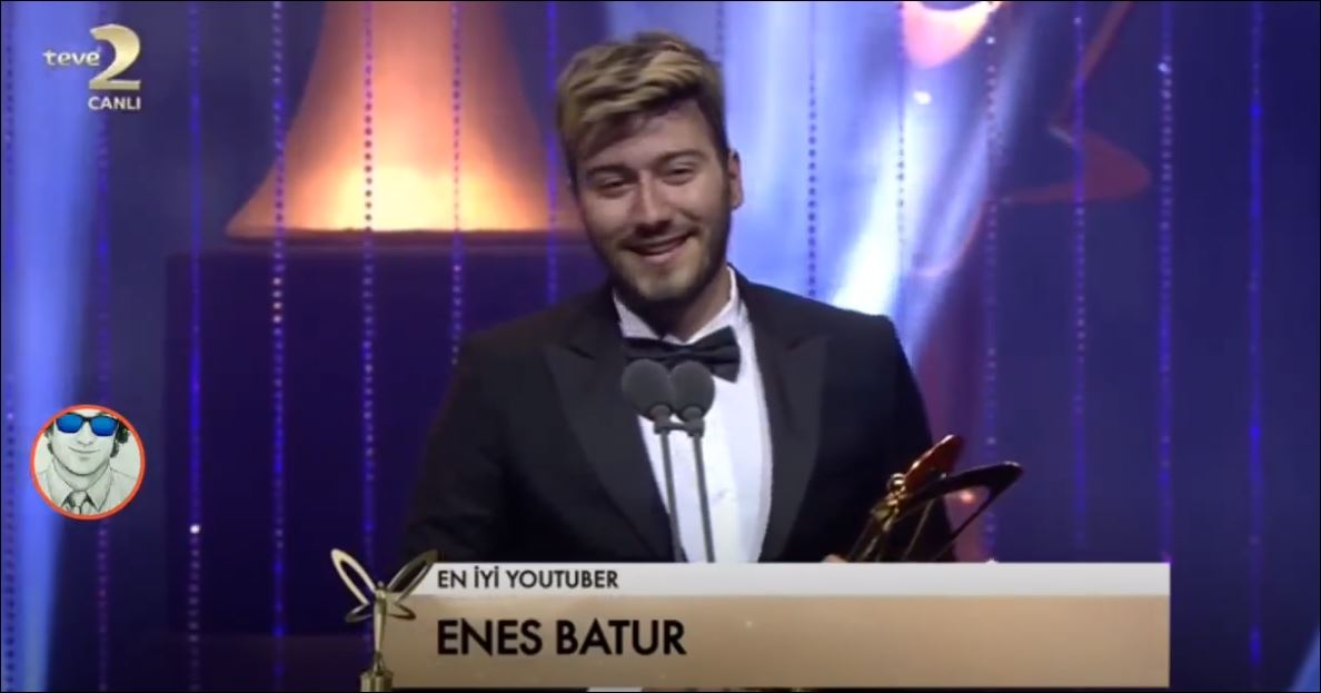 Enes Batur Altın Kelebek En İyi Youtuber Ödülünü Şeyma Subaşı'dan Aldı