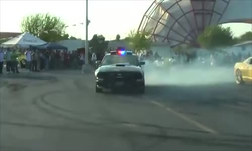 Gençlere Kızan Polisin Mustang'le Drift Yapması