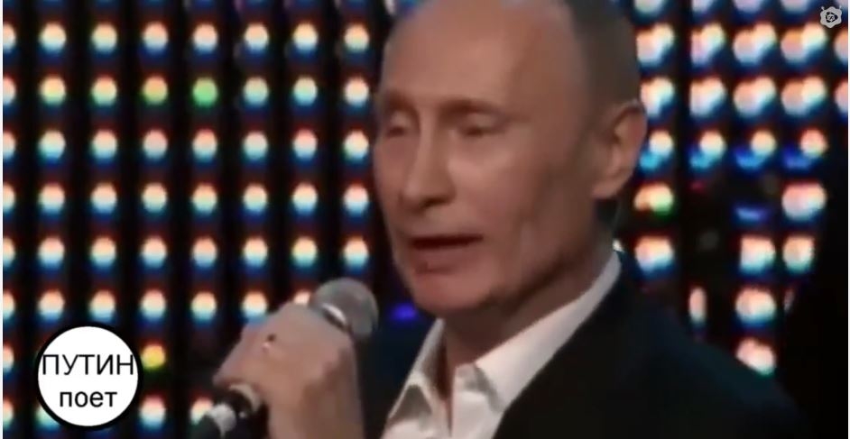 Vladimir Putin (tam olarak) Rusya Voice Yarışmasında Şarkı  Söylüyor