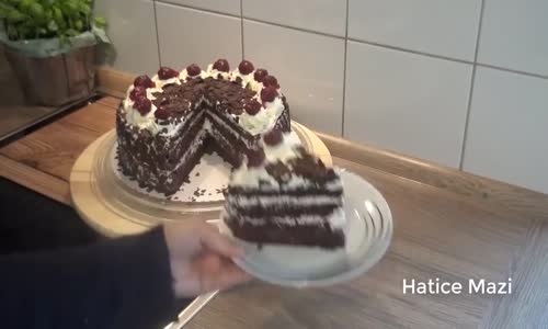 Schwarzwälder Kirschtorte Karaorman Pastasının Tarifi