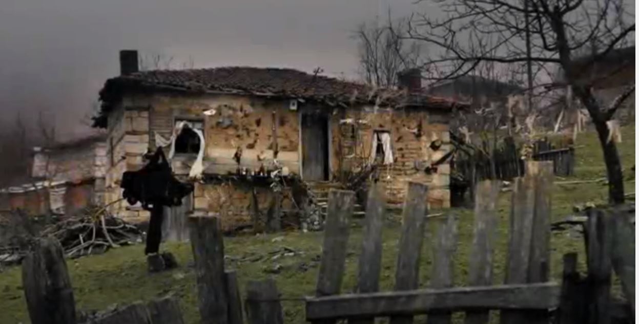 Aynadaki Cin  Cinin Aşık Olduğu Adam