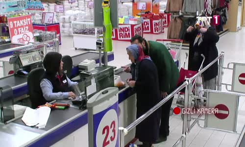 Markette Teyzenin Kartıyla Alışveriş Yapmaya Çalışan Düzenbaza Tepkiler 