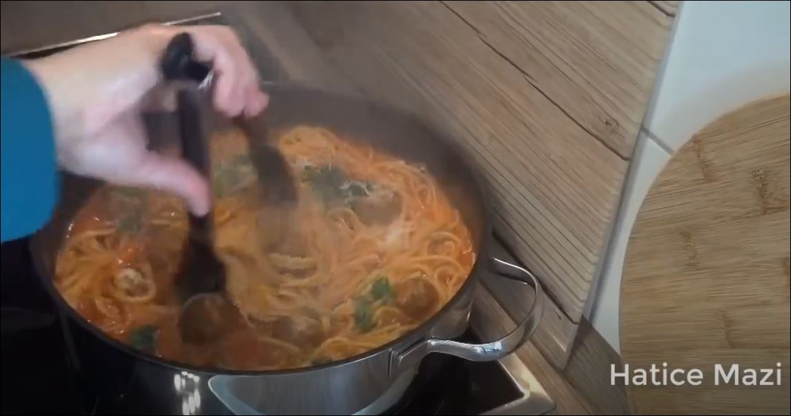 Misket Köfteli Spagetti Tarifi 