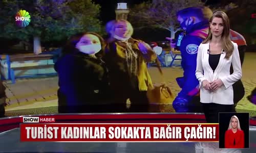 Turist kadınlar sokakta bağır çağır! 