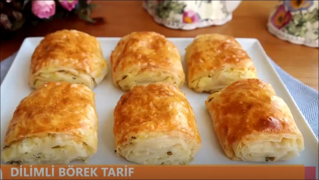 Su Böreği Tadında Pratik Dilimli Börek Tarifi