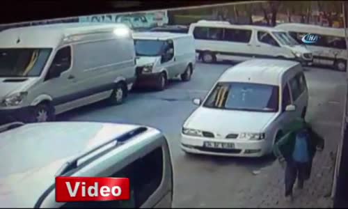 Servis Şoförüne Silahlı Saldırı Anı Kameralara Yansıdı 