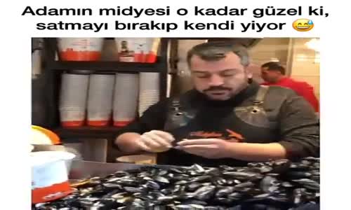 Adamın Midyesi O Kadar Güzelki Satmayı Bırakıp Kendi Yiyor