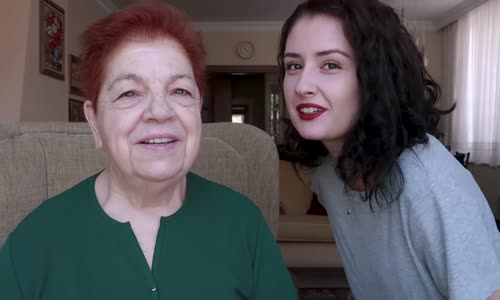 Babaannesi ile Yaşadığı Muhteşem Anları Paylaşarak Hayatımıza Giren Başak Şimdi de Babaannesine Makyaj Videosu Çekti