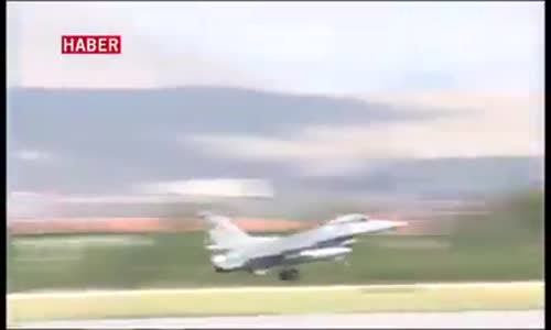 İşte Türkiye'nin İlk Başörtülü Kadın Savaş Pilotu