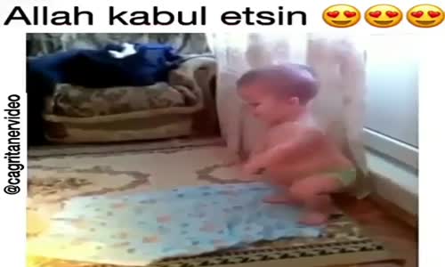 Müezzinlik Yapan Bebek 