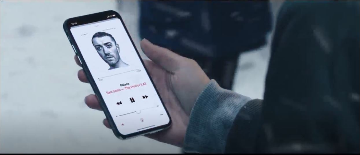 Apple'dan iPhone X ve AirPods'un Başrolde Olduğu Sanatsal Reklam Filmi