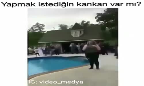 Kızı Herkesin Ortasında Suya Attı