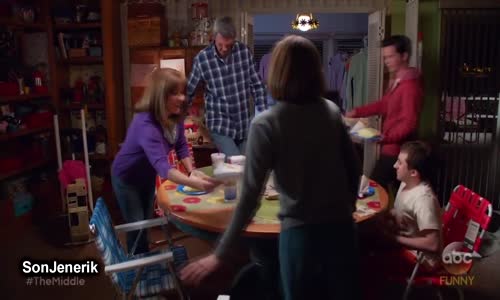 The Middle 9. Sezon 22. Bölüm Fragmanı