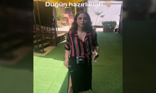 Öykü Karayel Ve İkiz Kardeşi Ezgi Karayel  Çok Benziyorlar