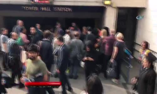 Londra’da Metro İstasyonunda Panik 