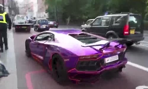 Lamborghini'yi Çekmek İsteyen Polisin Zor Anları