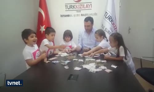 Minikler Topladıkları Bağışları Kızılay'a Bağışladı