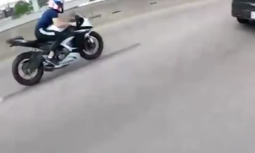 200 Km Hızla Çukura Giren Motosiklet