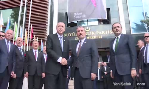 Bbp Lideri Destici Erdoğan'a Özel Yapım Kılıç Hediye Etti